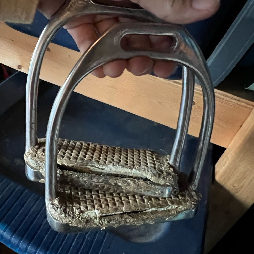 fillis stirrup irons used